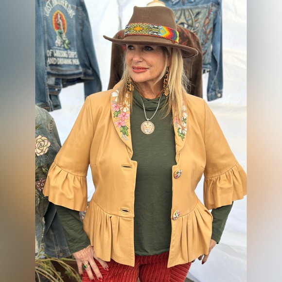 Terry Lewis Handpainted deer buttery soft tan pleated leather jacket sz MD OOAK - Picture 3 of 15